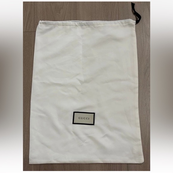 Gucci Cream Bucket Shoulder Bag with Gold Details - Picture 15 of 16